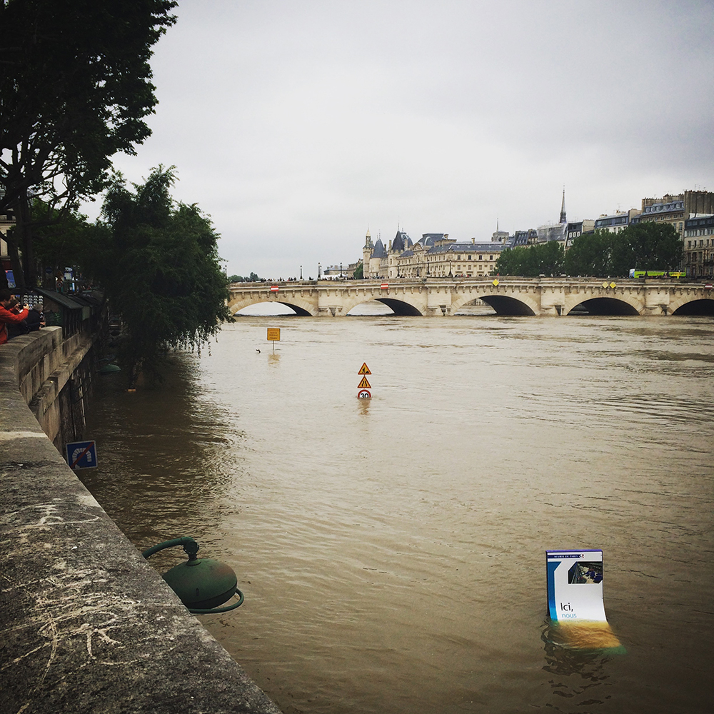 Paris under water Hub