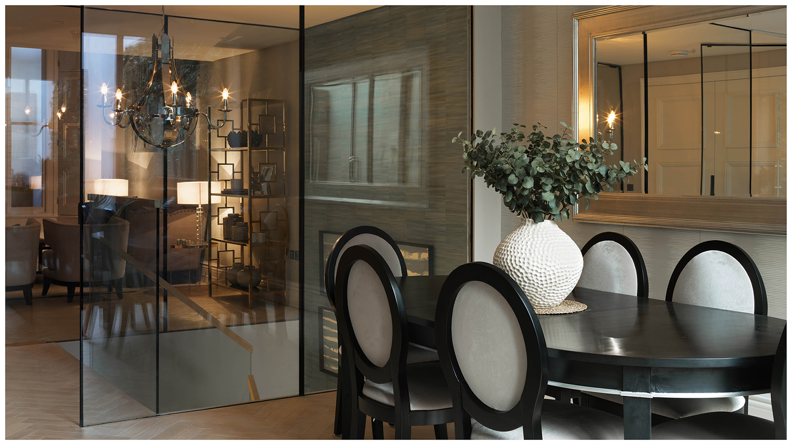 dining area, glass division, glass wall, transparency of internal spaces